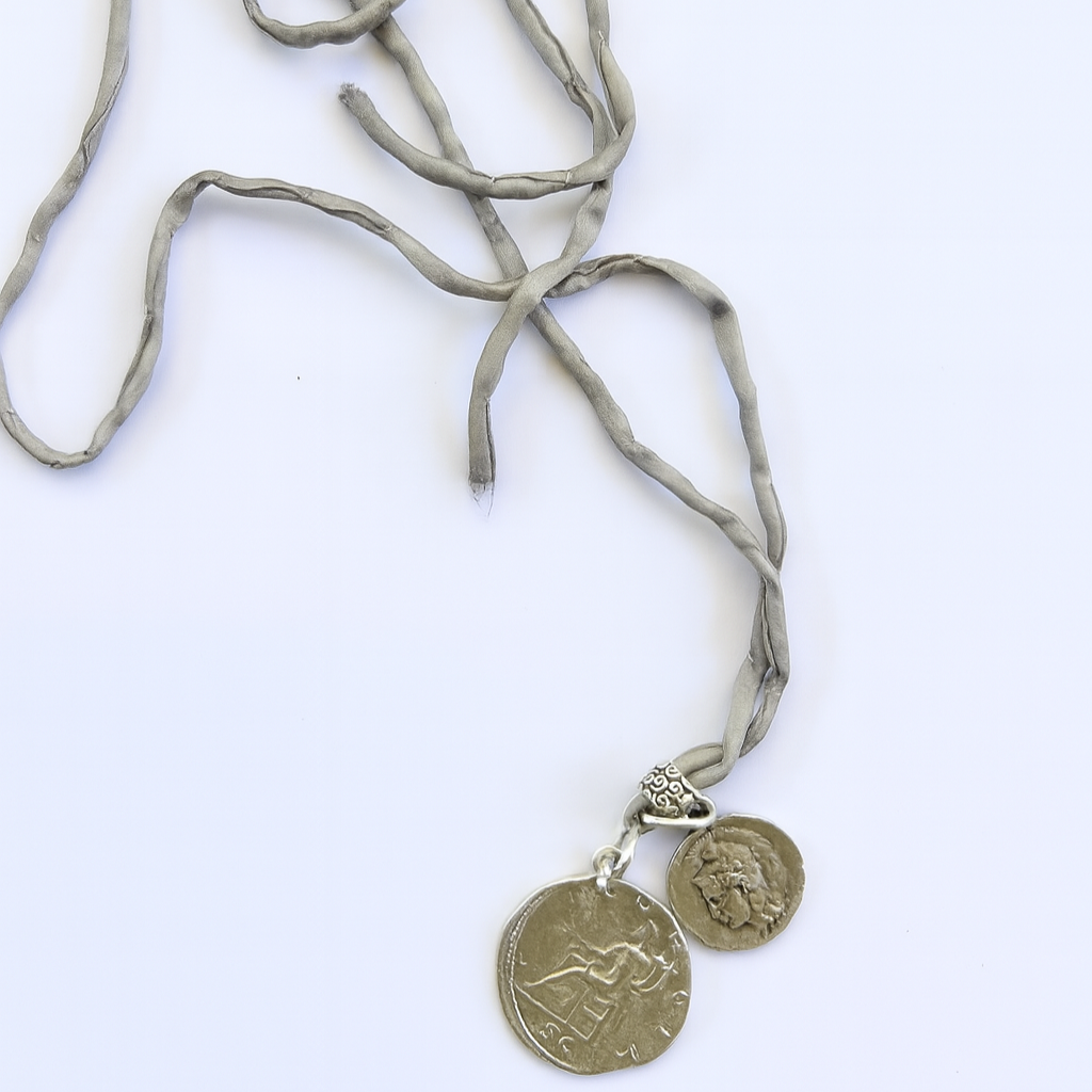 Collar Charlotte Gris